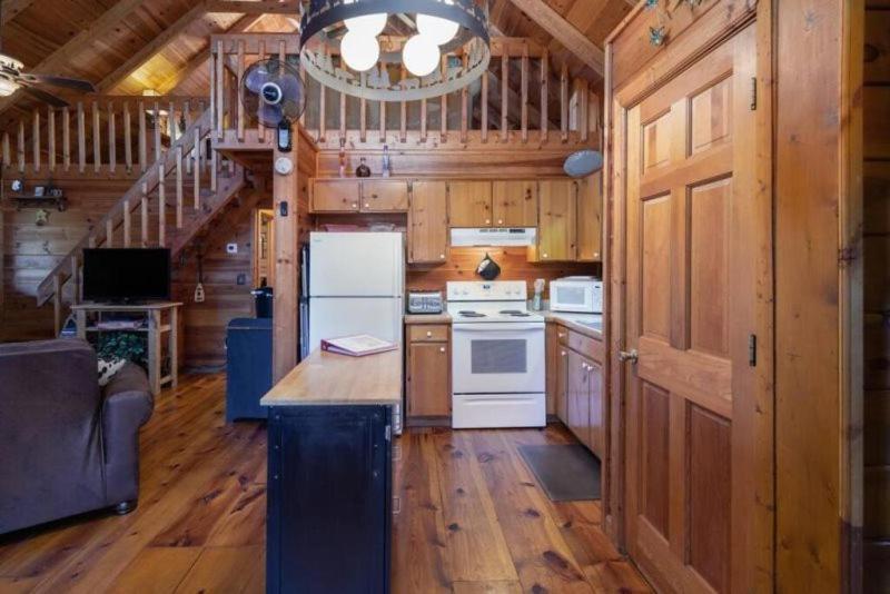 Mountain Time Cabin, Hot Tub, Fire Pit, Fireplace Villa Blue Ridge Exterior photo